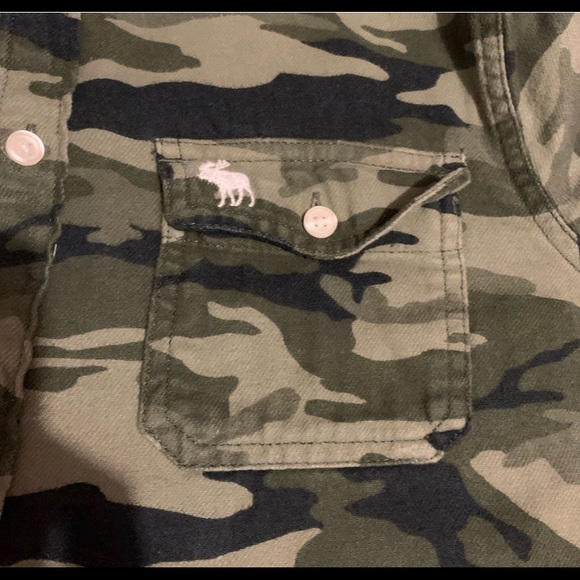 Kids Long serve button up hoodie..size 13/14 - Picture 2 of 3